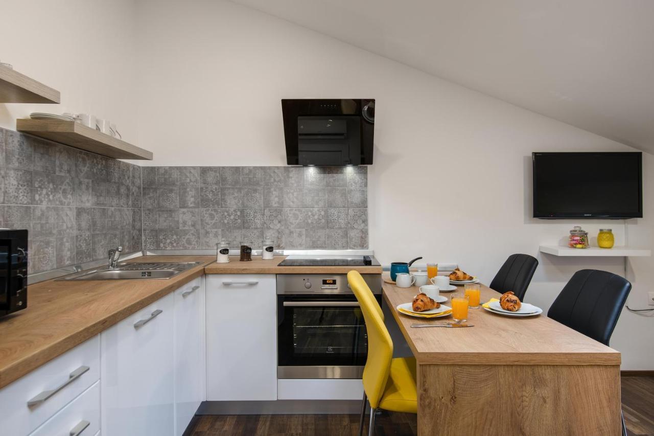 Hana - Attic In City Center Apartment *