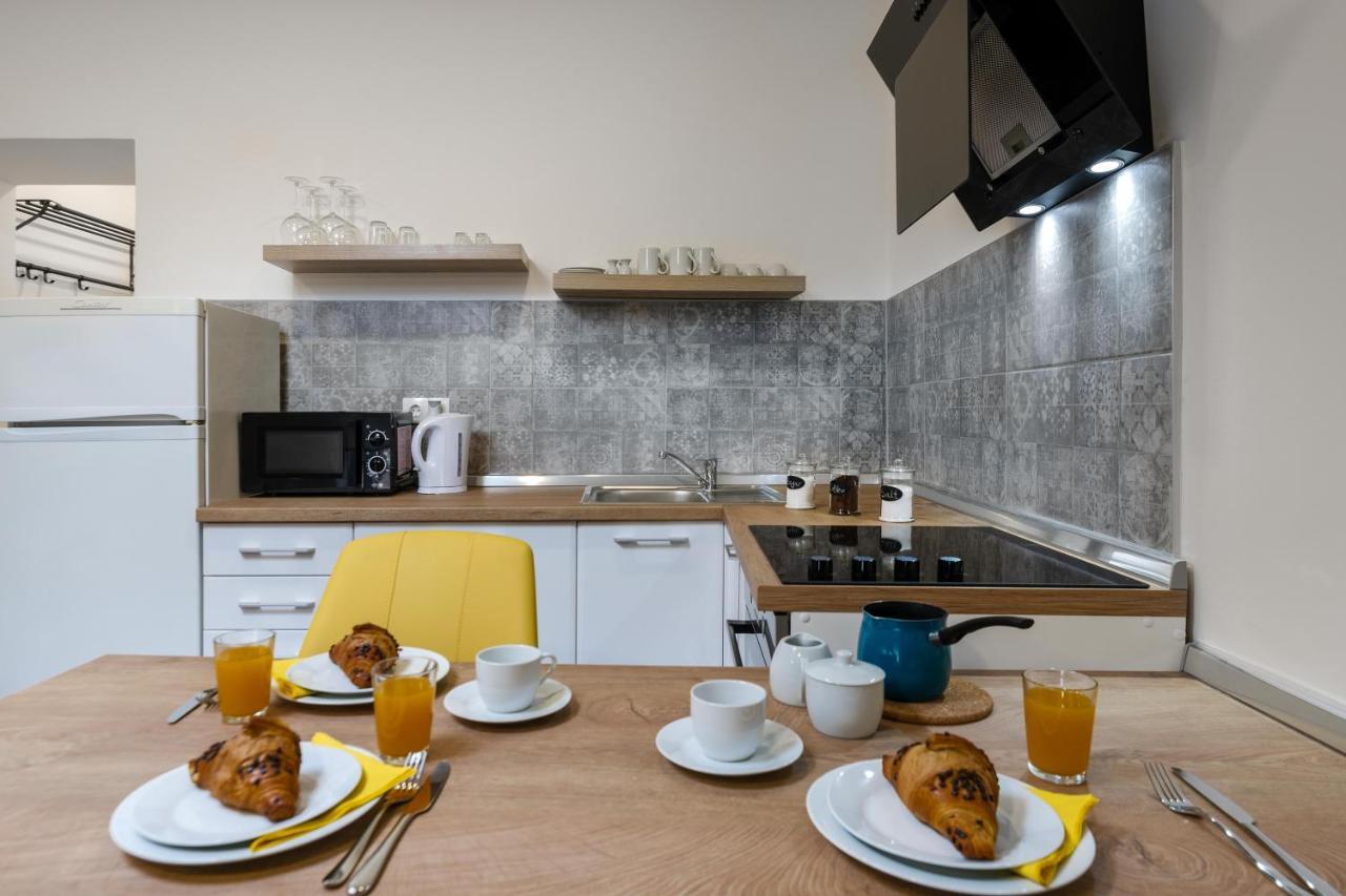 Hana - Attic In City Center Apartment Pula
